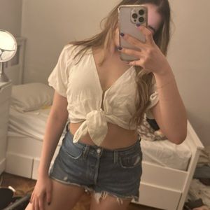 White Abercrombie and fitch cropped tie-front linen top